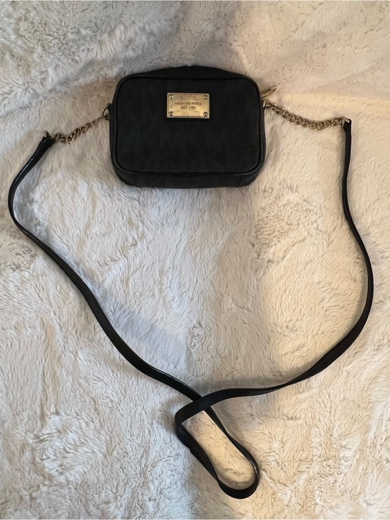 Michael Kors Handbags - Michael Kors Black Leather Crossbody with Gold Plate
